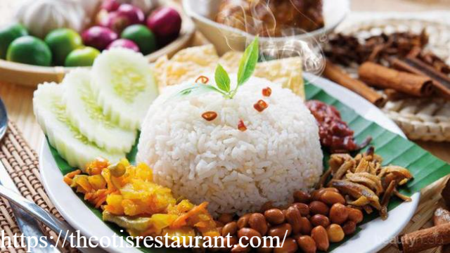 Warung Sega Uduk Autentik di Kota Pahlawan